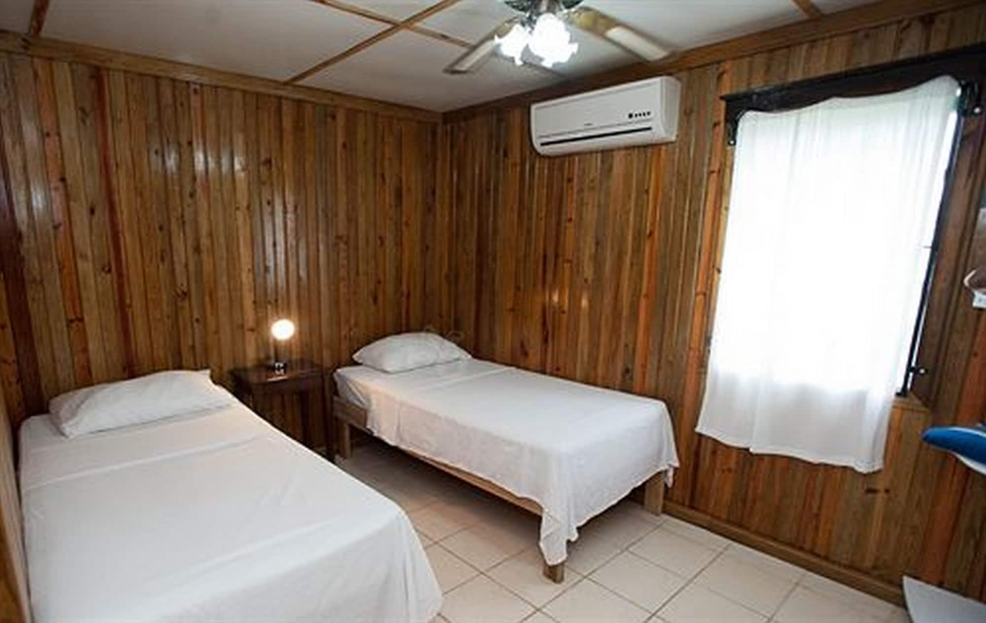 Pedro'S Hotel & Inn San Pedro  Bagian luar foto